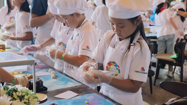 为期三天的营养探索夏令营，，，学生们还会通过特色美食制作、创意水果艺术贴画等